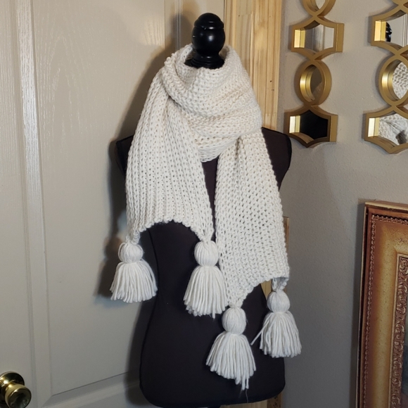 Forever 21 Accessories - Nwt cream white knit scarf
